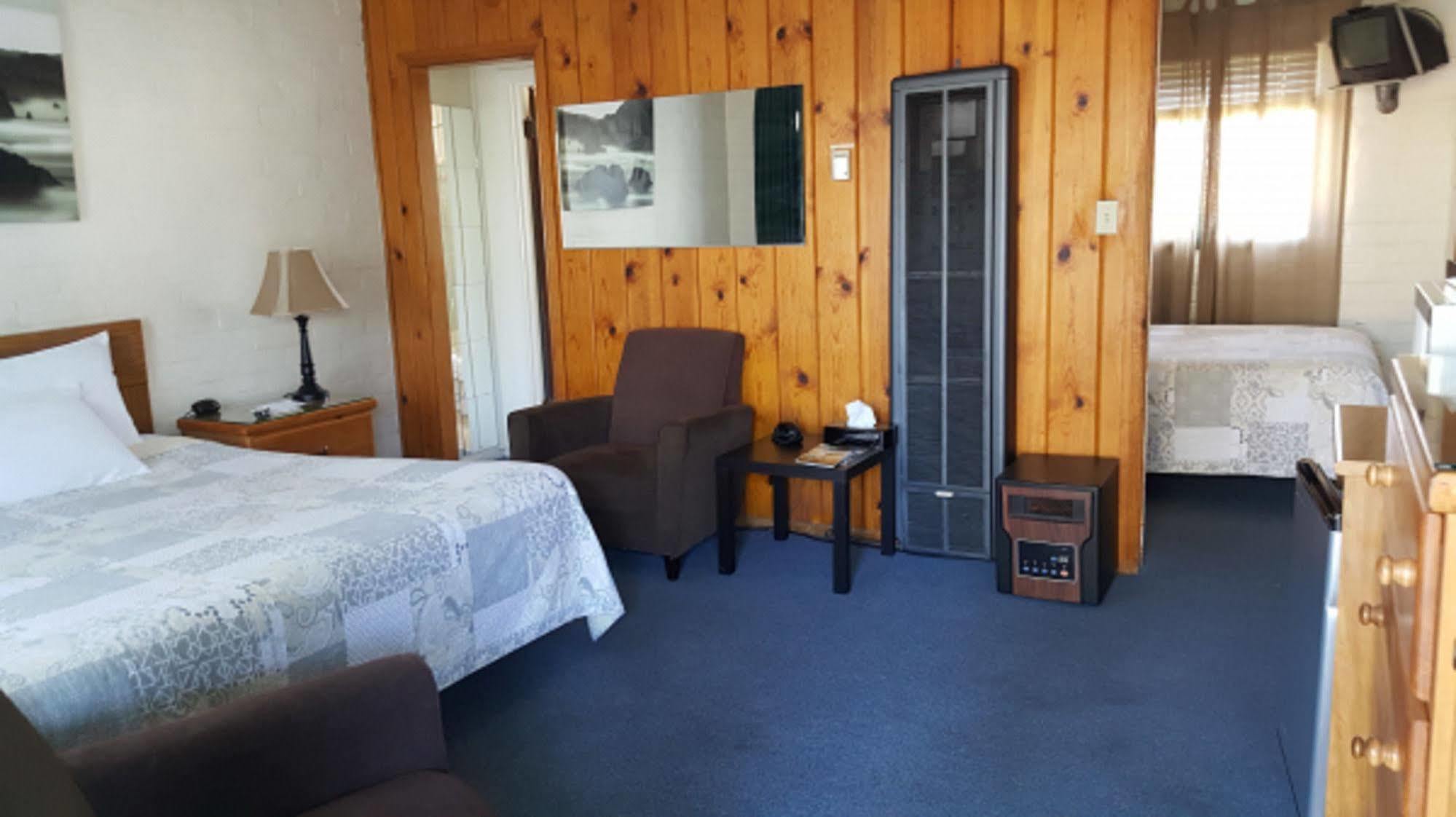 Bishop Village Motel Εξωτερικό φωτογραφία