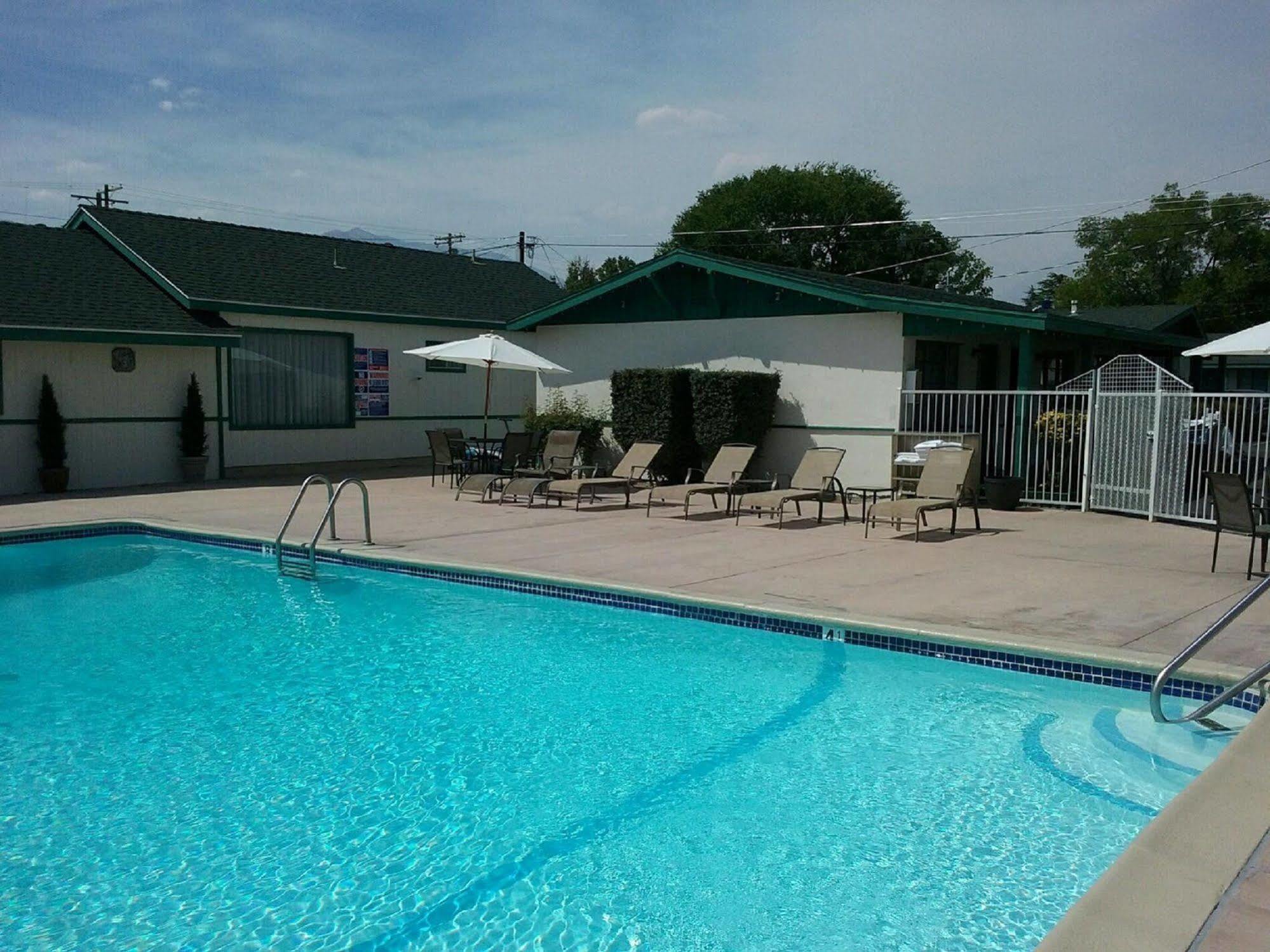 Bishop Village Motel Εξωτερικό φωτογραφία